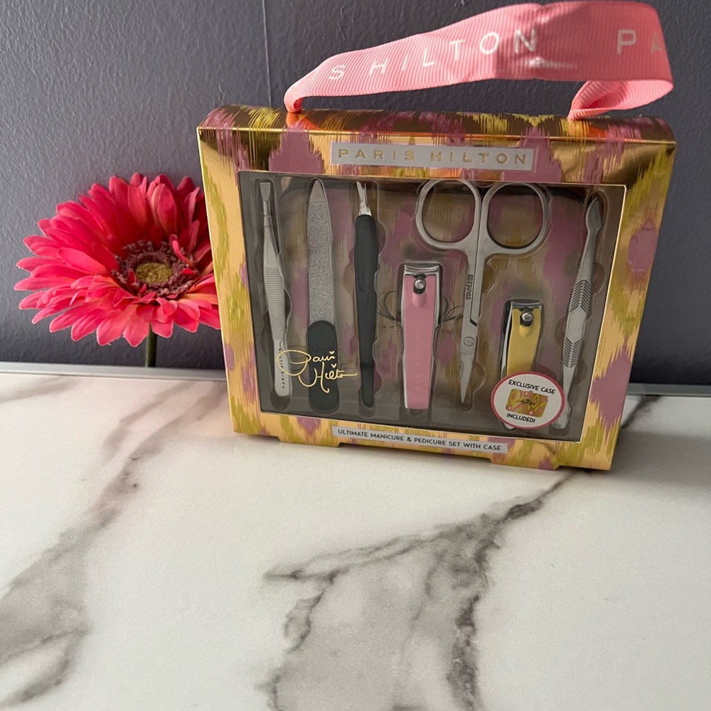 Paris Hilton 7 PC Mani - Pedi Set With Case .